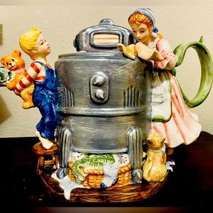 Vintage Wash Day Teapot